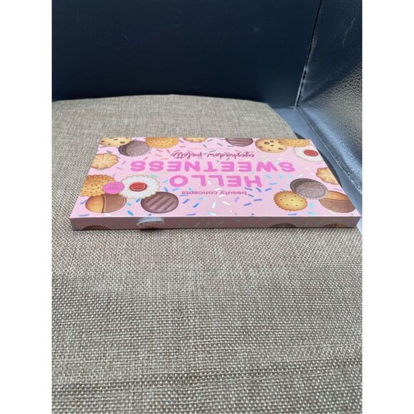 Beauty Concepts "Hello Sweetness" 28 Pan Eyeshadow Palette - Picture 6 of 7